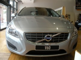 וולוו&nbsp;V60&nbsp;KINETIC אוט' 2.0&nbsp;2011