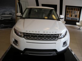 לנד רובר&nbsp;ריינג' רובר איווק&nbsp;2.0 אוטו' 4X4 PURE&nbsp;2011
